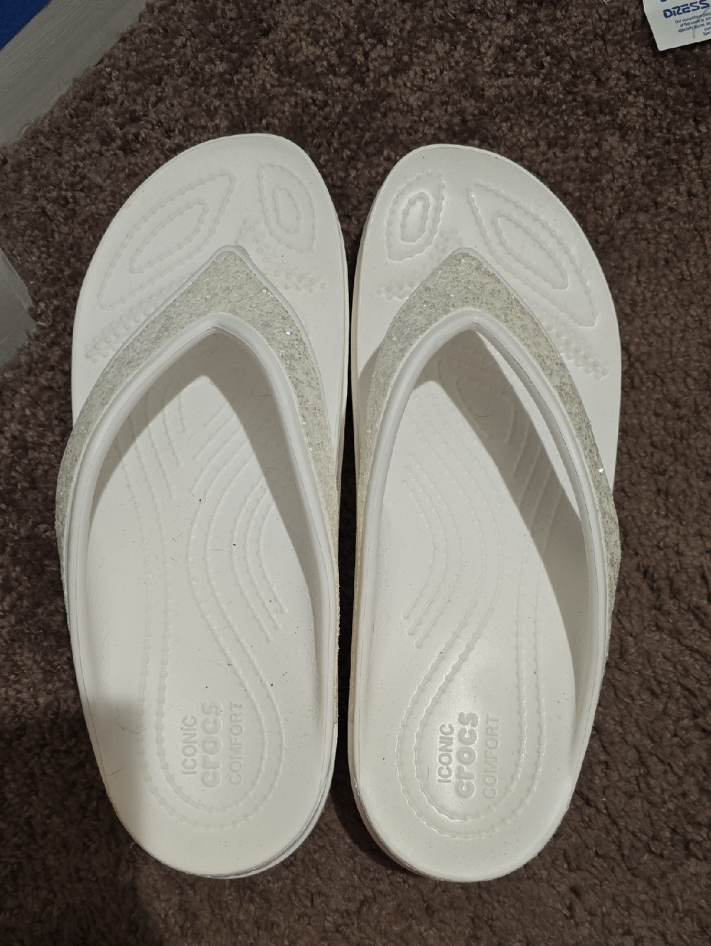 CROCS Women’s White Glitter V-Strap Sandals